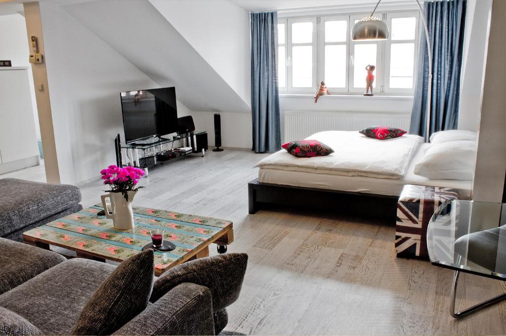 Royal Court Legerova Hotel