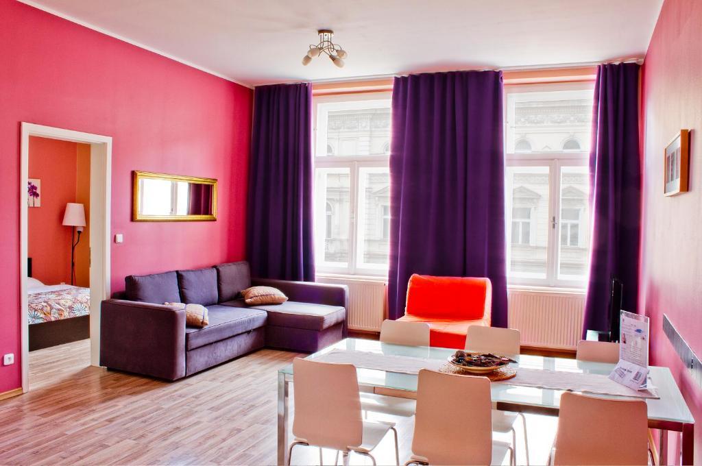 Royal Court Legerova 3*