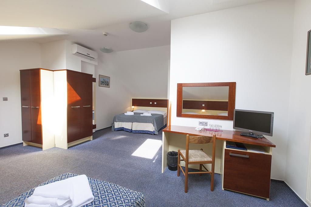 Hotel Atos 3*