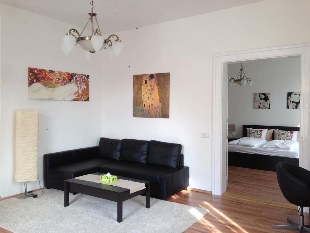 Apartment Exclusive On Zborovska Prague