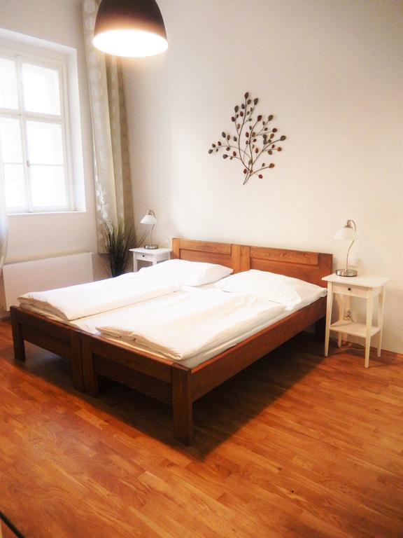 Klimentska 52 Old Town Apartment