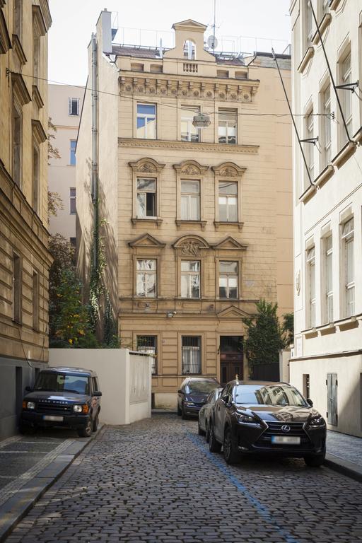 Apartment Hanan's Pstrossova