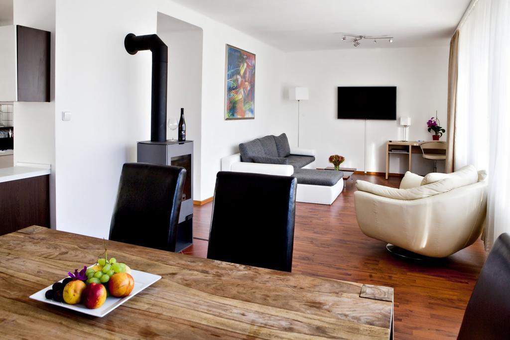 Holiday Green Park Bechovice I Tatil Evi Prag