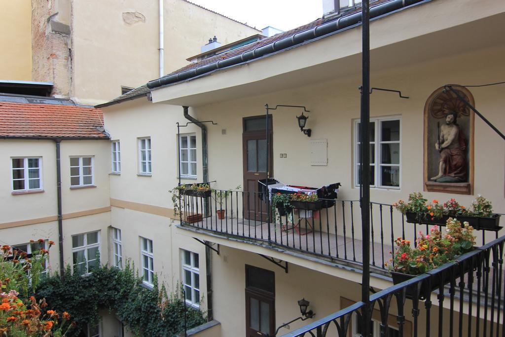 Vlasska House At The 3 Swallows Apartment Prague
