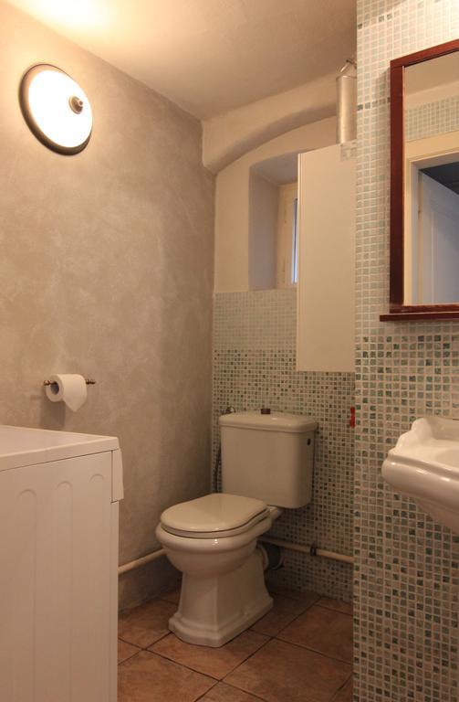 Apartment Vlasska House At The 3 Swallows Prague