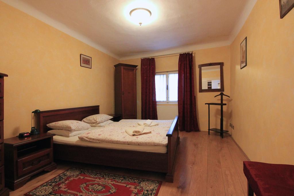 Vlasska House At The 3 Swallows * Prague
