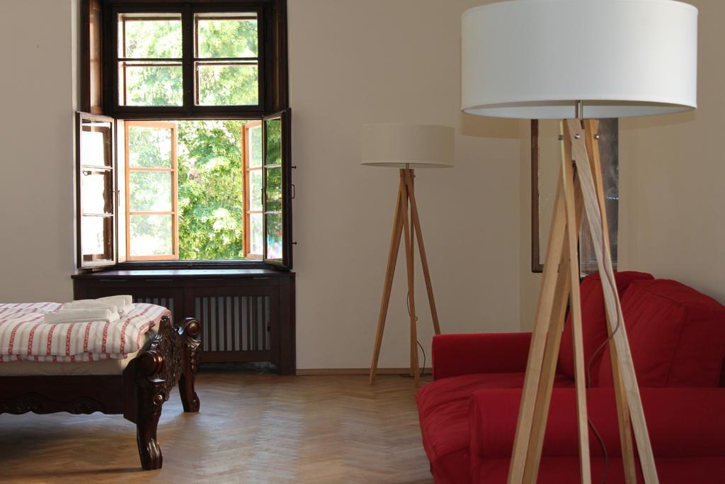 Temporary Apartment *