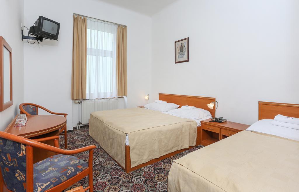 Club Hotel