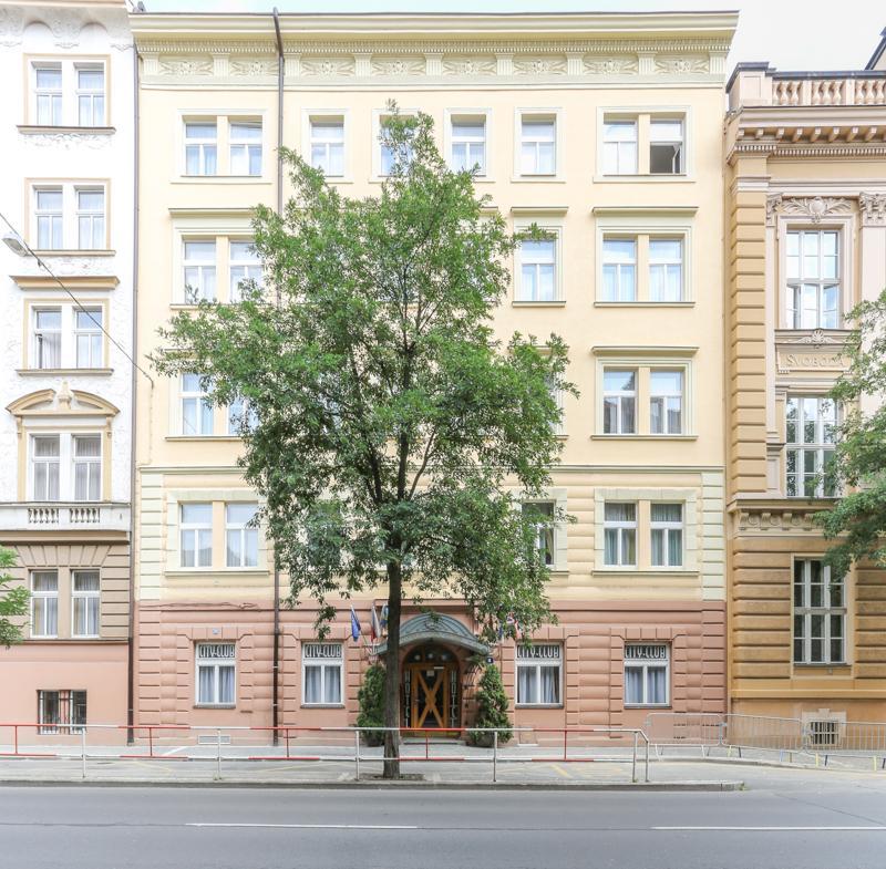 Club Hotel 3*