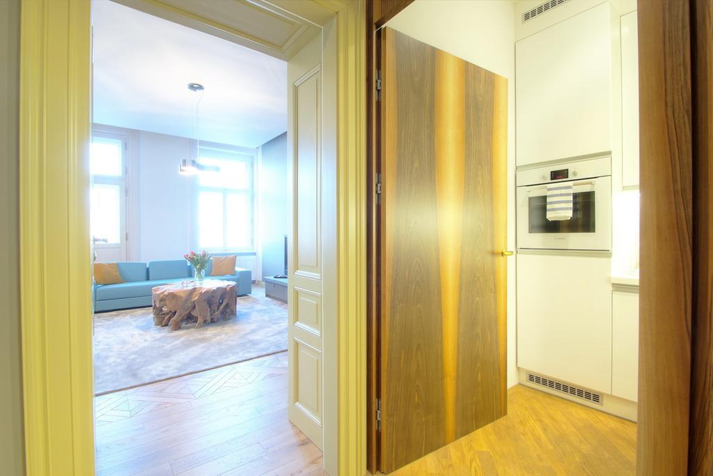 Bellevue Apartment *