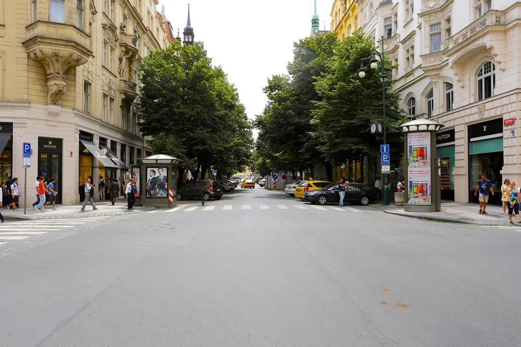 Luxurious In Parizska Street Apartment
