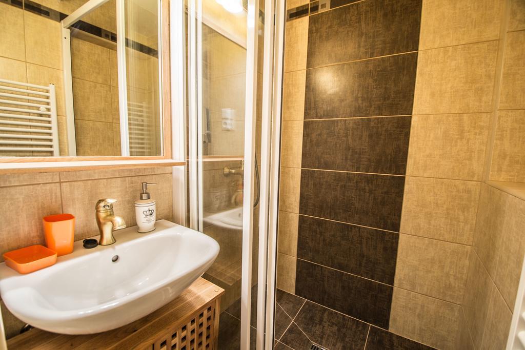 Colonial Ruterra 2bdr Apartment *