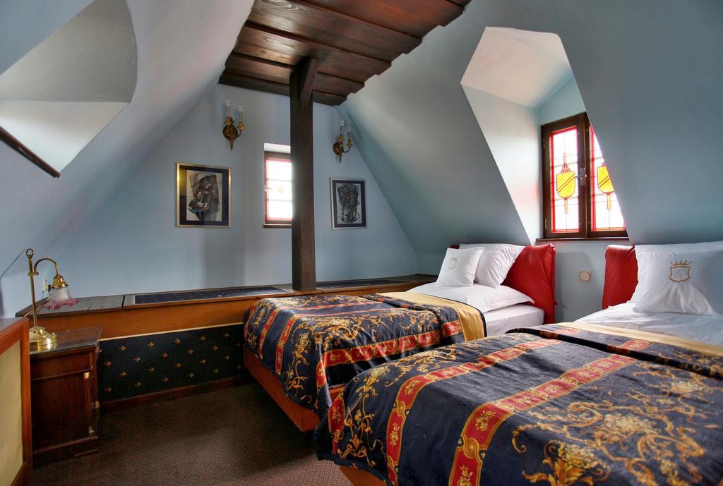 Otel U Pava