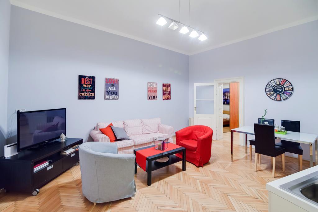 White & Woody Quadrio Apartments Prag