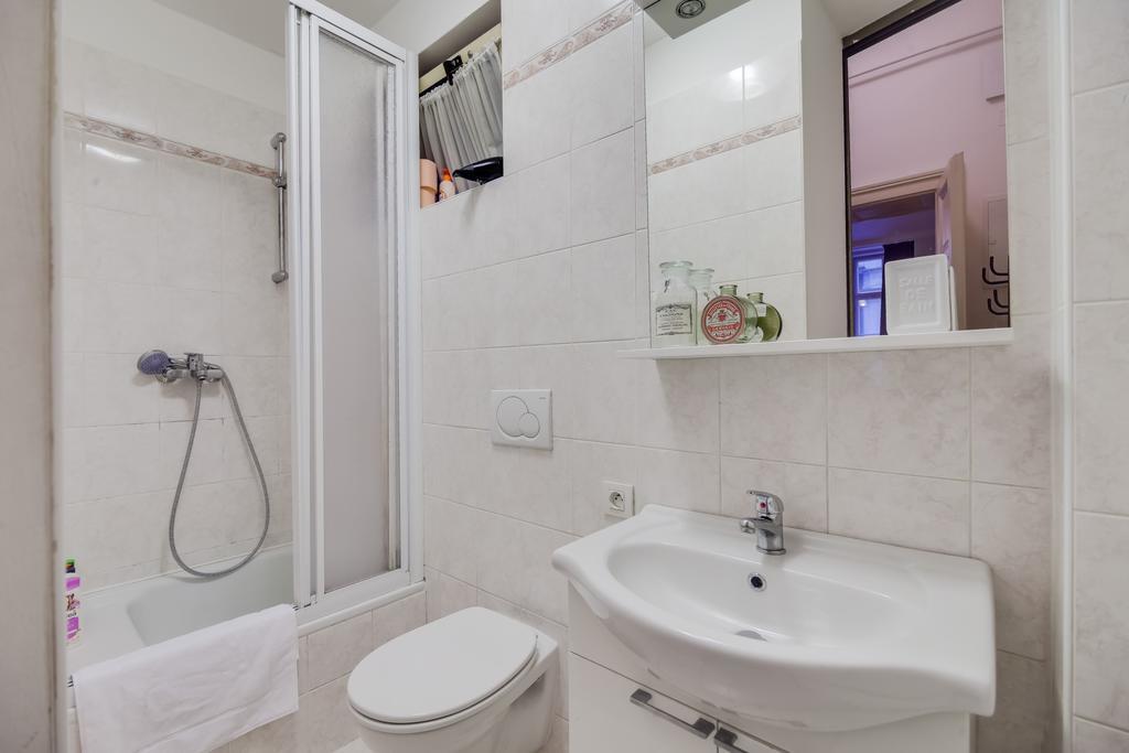 White & Woody Quadrio Apartments Apartment *