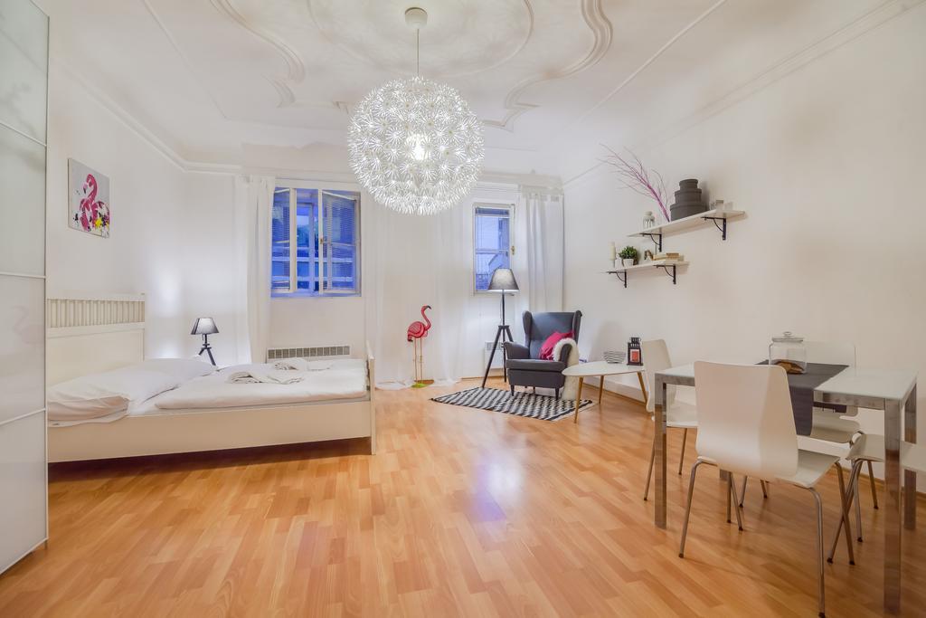 Apartment White & Woody Quadrio Apartments