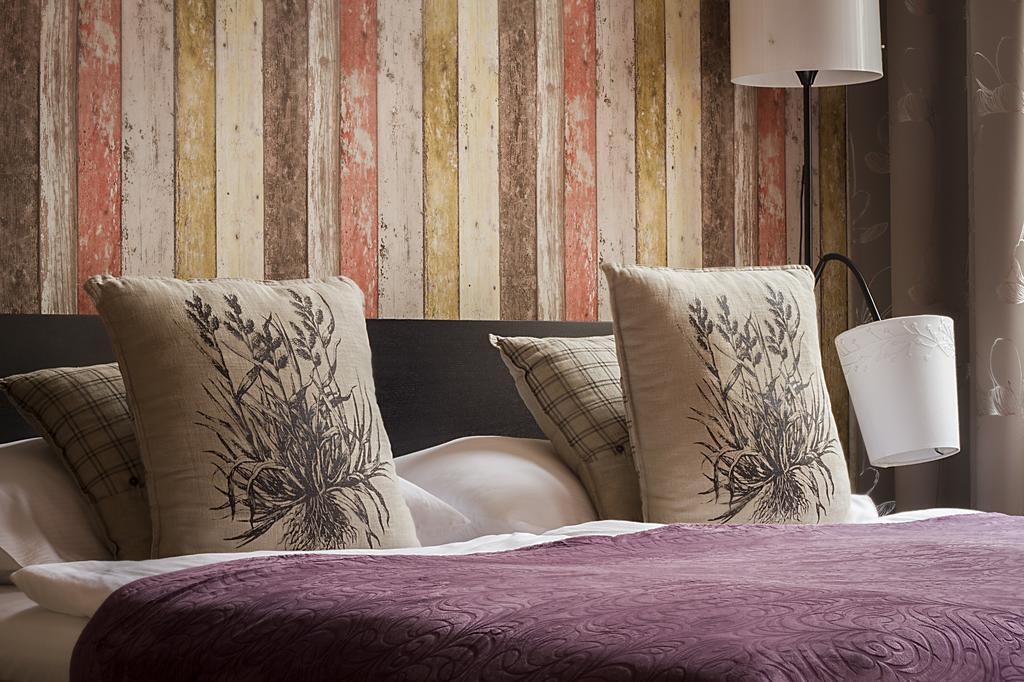 Royal Court Legerova 3*
