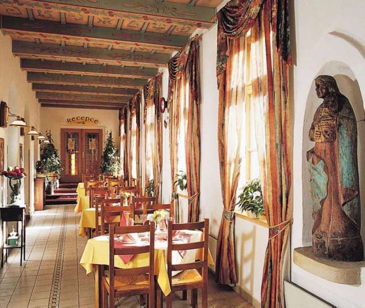 Otel Selsky Dvur - Bohemian Village Courtyard