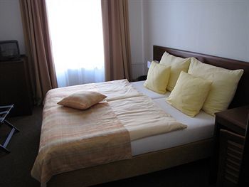 Petr Otel 3*