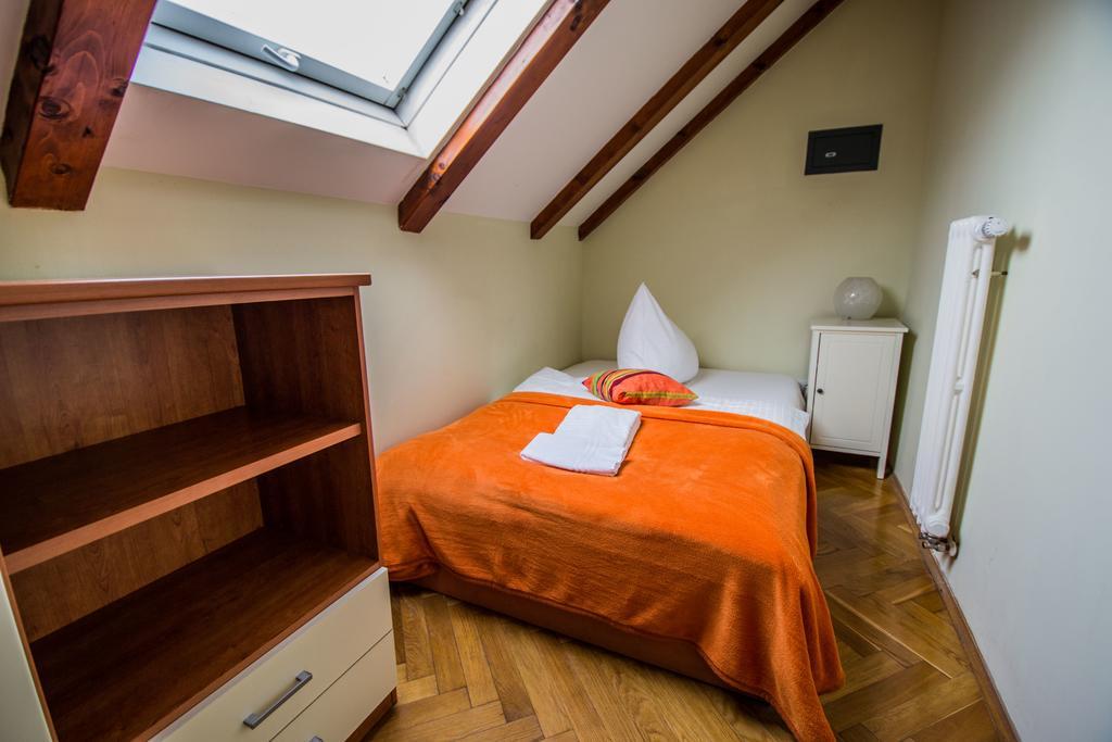Ruterra Red Roofs View With Garage Apartment Prague