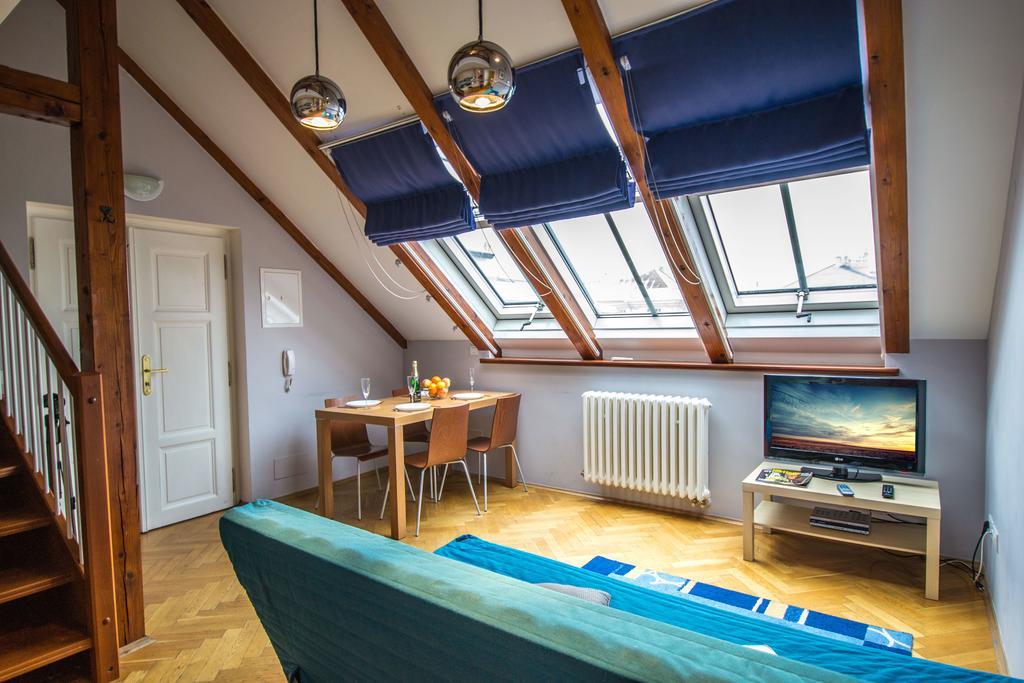 Ruterra Red Roofs View With Garage Apartment