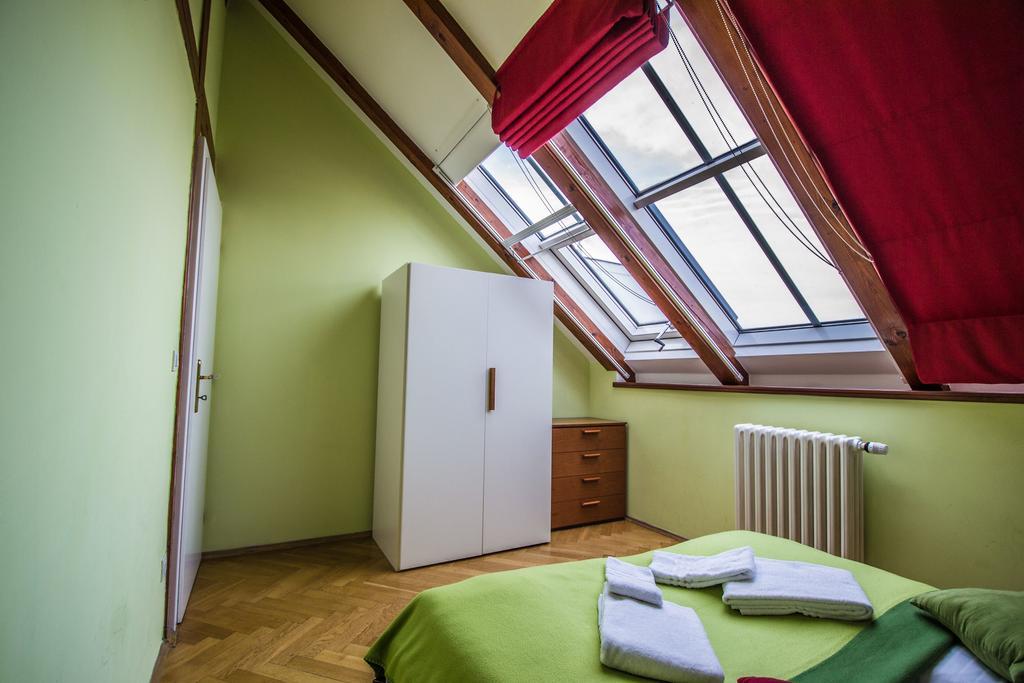 Apartment Ruterra Red Roofs View With Garage