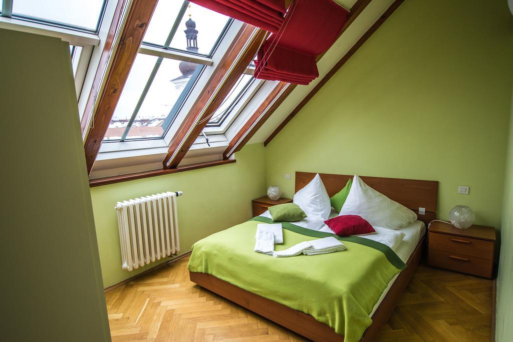 Ruterra Red Roofs View With Garage Apartment