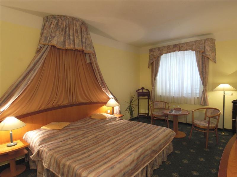 Otel Selsky Dvur - Bohemian Village Courtyard