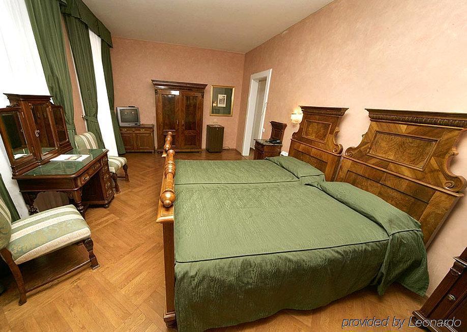 Otel Roma 4*