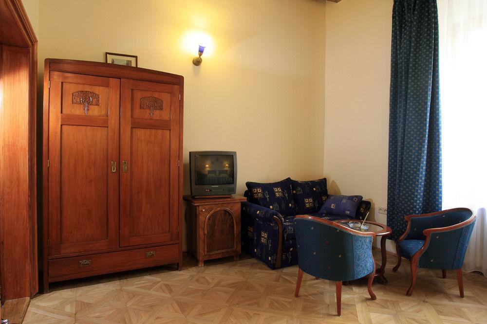 Elite Hotel 4*