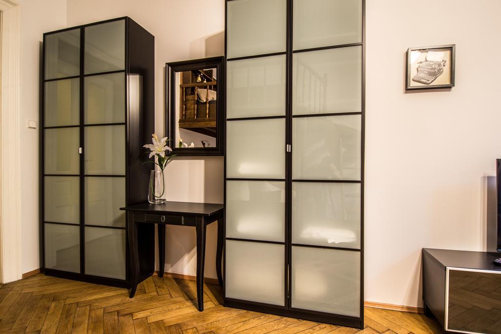 Apartment Colonial Ruterra 2bdr Prague