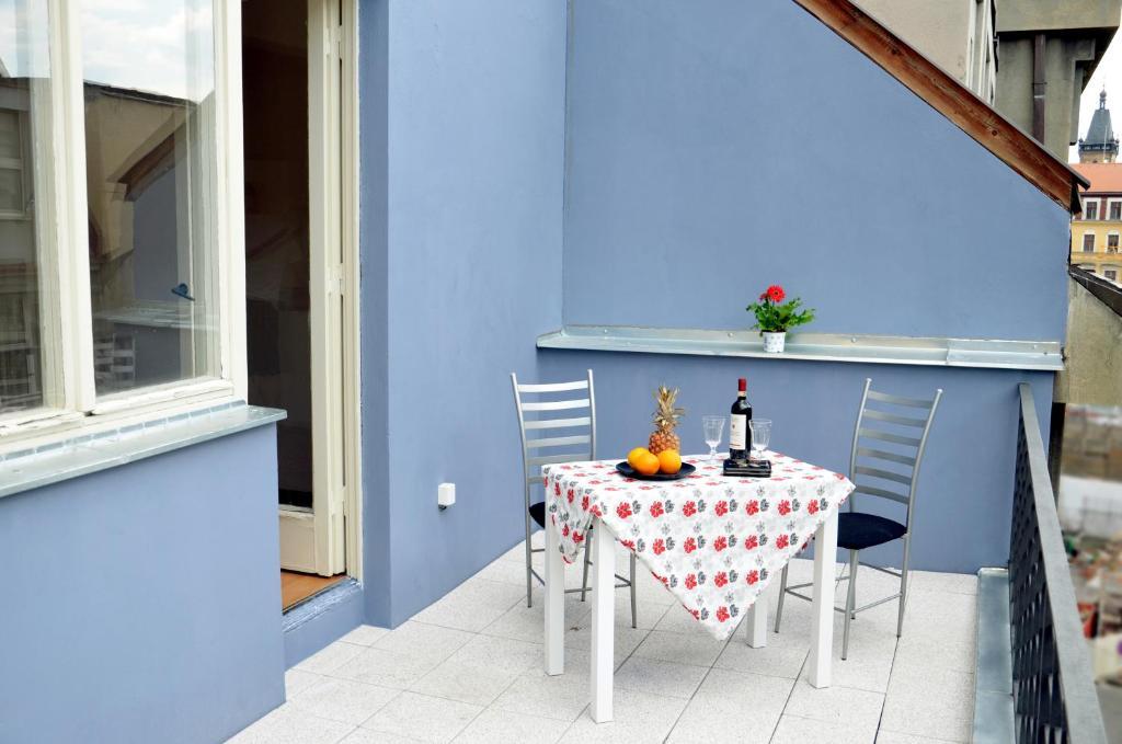 Apartment Center *