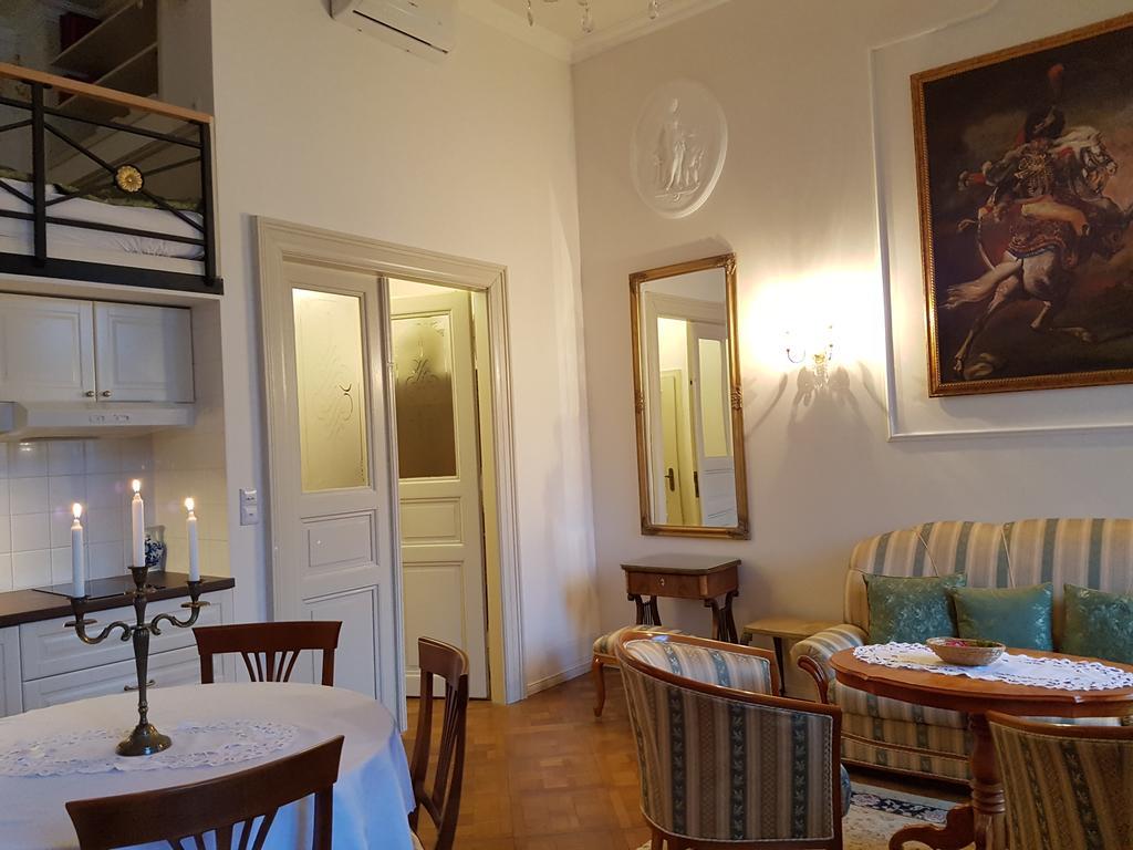 Charles Apartment *