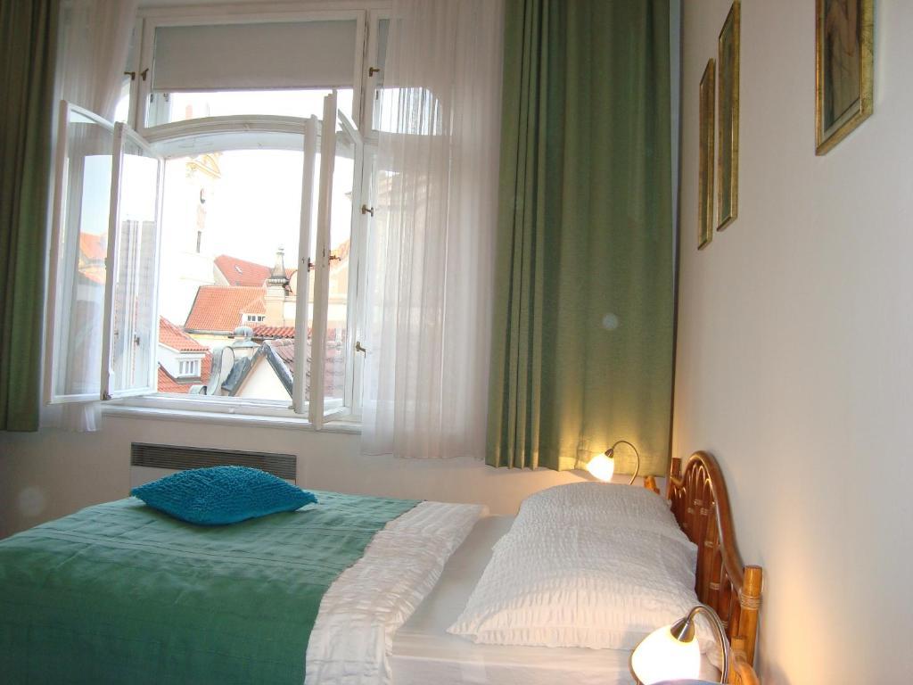 Charles Bridge Premium Apart Otel Prag