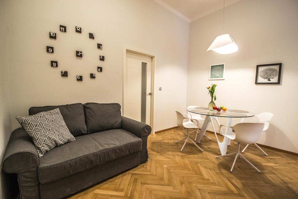 Apartamento Bourgeois In Cultural Heritage Building By Ruterra *