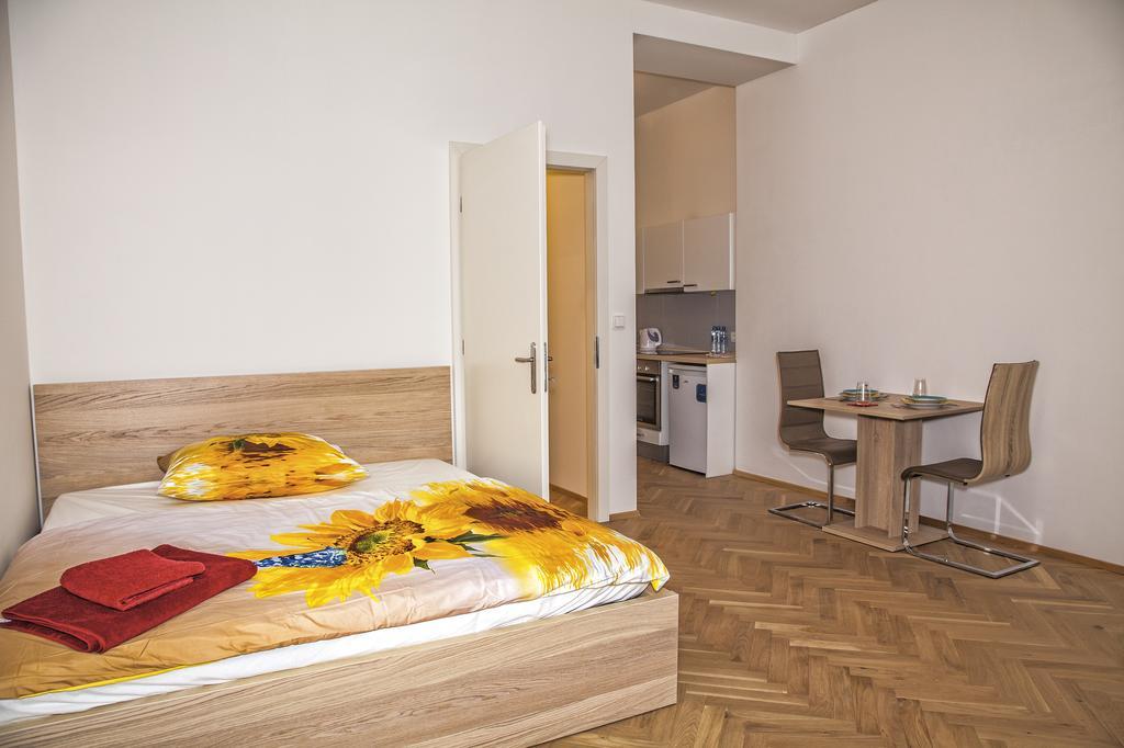 Apartment Beautiful Central Thamova Prague