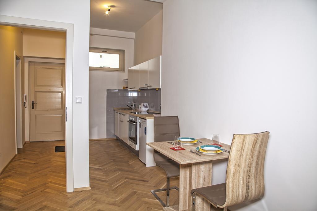 Beautiful Central Thamova Apartment *