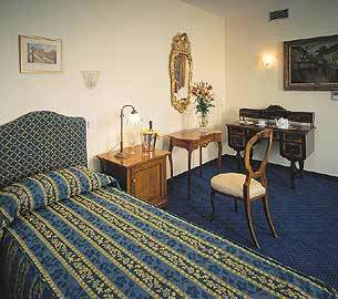 Tyl Hotel