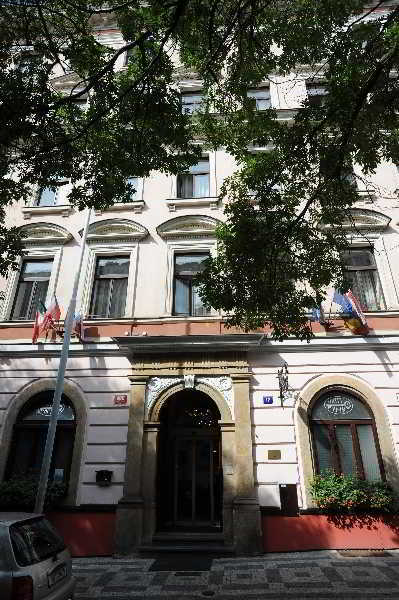 Petr Otel 3*