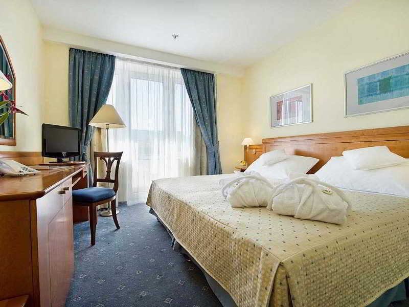 Ramada Centre 4*