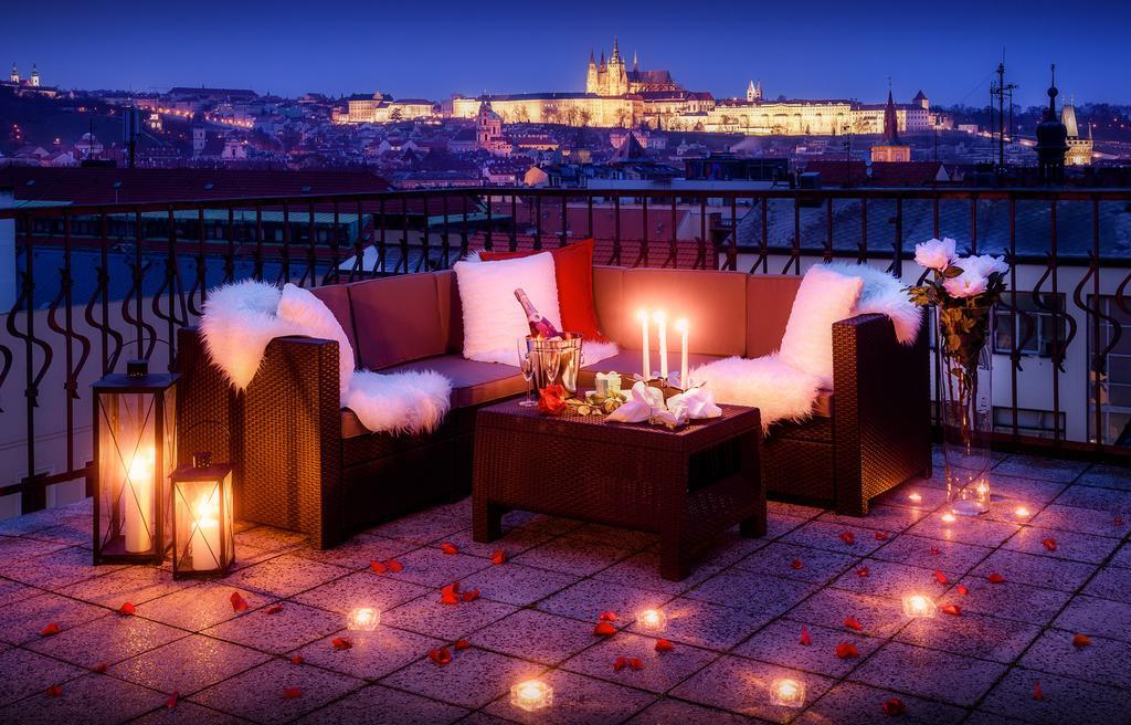 A/c + Terrace Breakfast At Tiffany's Apartment *