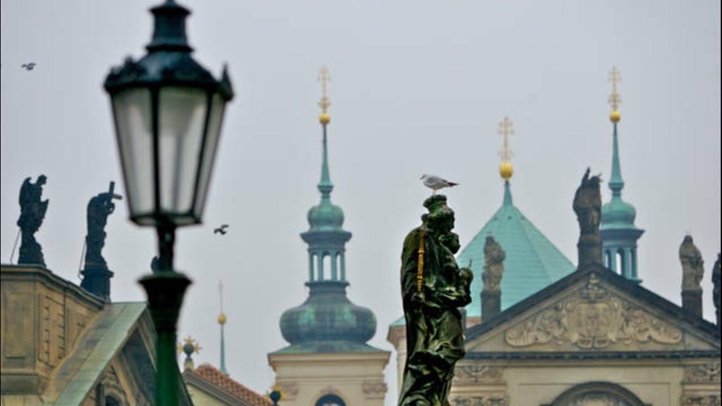Sedlcanska - Will Save Money Here - Equipped With Antique Furniture Prague