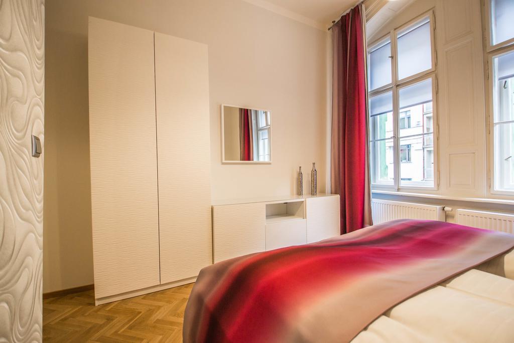 Bourgeois In Cultural Heritage Building By Ruterra Apartamento