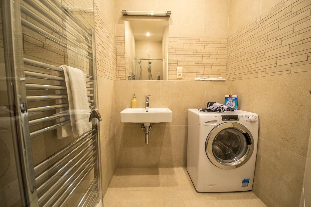 Apartamento Bourgeois In Cultural Heritage Building By Ruterra Praga