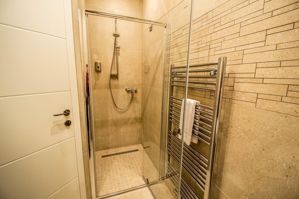 Bourgeois In Cultural Heritage Building By Ruterra Apartamento Praga