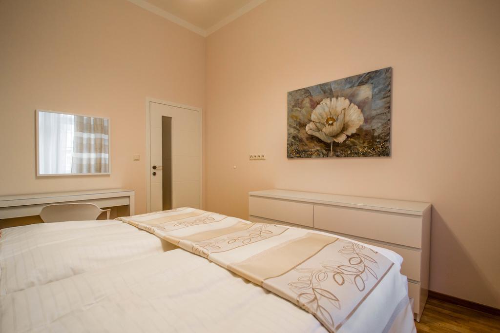 Apartamento Bourgeois In Cultural Heritage Building By Ruterra *