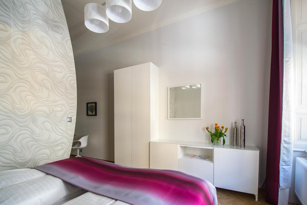 Bourgeois In Cultural Heritage Building By Ruterra Praga