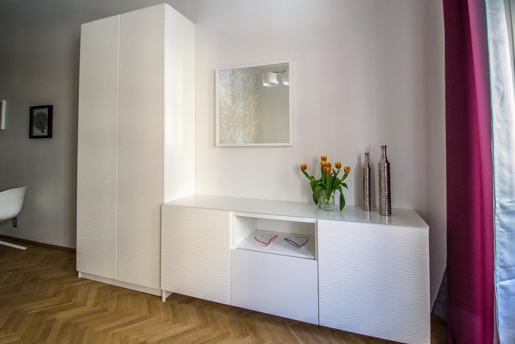 Bourgeois In Cultural Heritage Building By Ruterra Apartamento *