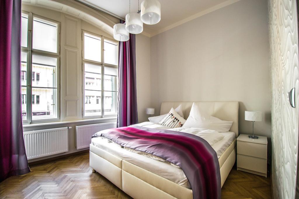 Bourgeois In Cultural Heritage Building By Ruterra Apartamento Praga