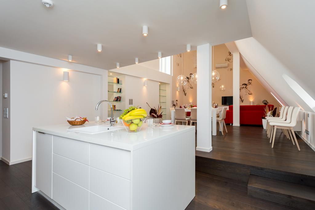 Avenue Apartment *